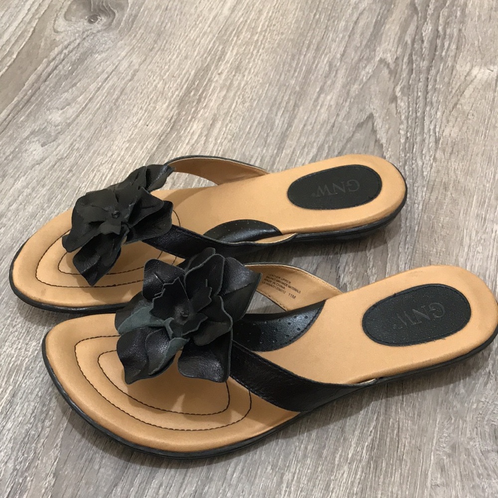 GNW • SZ. 11 • thong sandals
